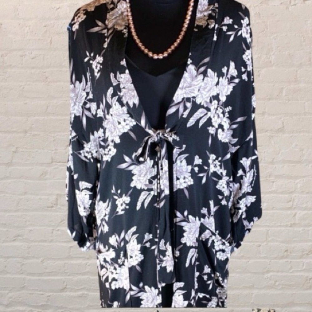 $10$ add SPIRITUAL gangster- MAYA floral kimono wrap with tie front & pockets.